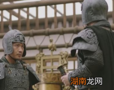 在古代战场上，士兵在中箭后就迅速倒地是因为什么？