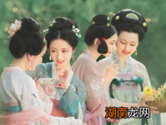 在古代，那些贵族穿的衣物为何裙摆很长？有何讲究？