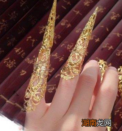 清朝妃子指甲套是为了方便皇帝 究竟是一个怎么样的方便法