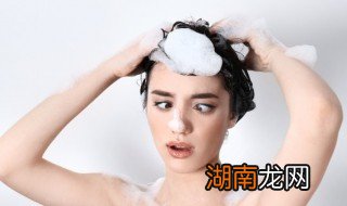 夏天在家里怎么洗头,夏天在家里怎么洗头最好