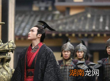 秦始皇统一六国后制定了哪些制度?产生了怎样的影响?