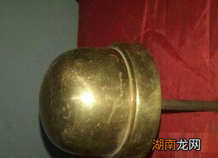 古代城门上为什么有那么多的钉子 这东西有什么作用