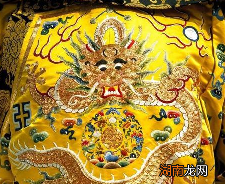 皇帝的龙袍不能水洗 如果龙袍穿臭了怎么办
