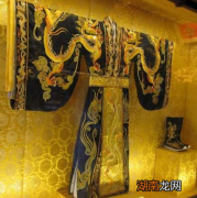 皇帝的龙袍不能水洗 如果龙袍穿臭了怎么办