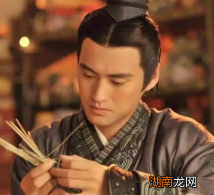 刘备早年在乡下 皇宗族谱为什么没有漏掉他的名字