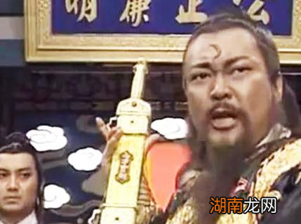 古代宝剑和宝刀不是削铁如泥吗 现代武器为何做不到