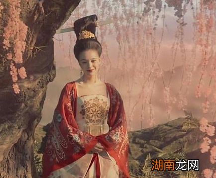 马嵬驿兵变的时候士兵为何要逼死杨贵妃 这件事情的主谋是谁