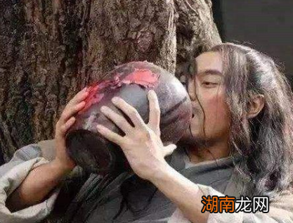 古代大侠整日游走又不上班 他们的钱是怎么来的