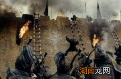 攻城战中，为何有人原因打头阵爬云梯呢？