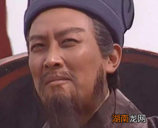 诸葛亮在空城计时为何安排人在门口扫地 诸葛亮是怎么想的