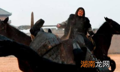 十八路诸侯除了关羽,还有谁能斩杀华雄呢?