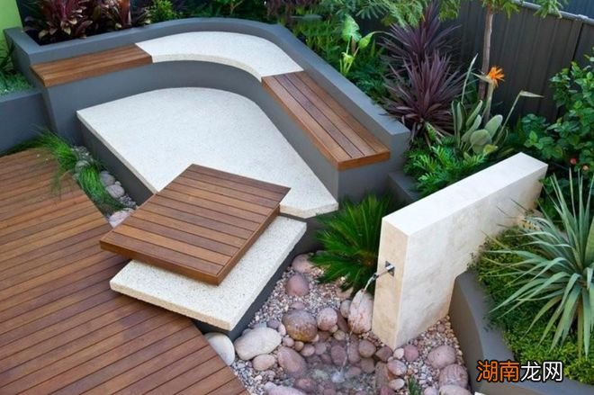 别再"平整"式布景,增加了层次的院子才更具特色,越来越喜欢!