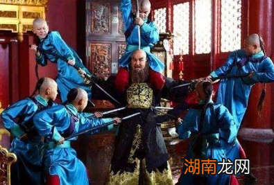 康熙生擒住鳌拜后,为何会大度的免其一死?