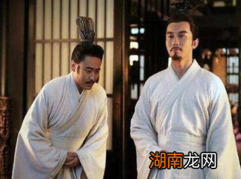 这两人同时参加科考中举,三年后过得截然不同