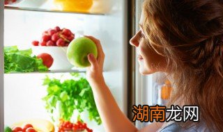 冰箱底盘怎么解决 冰箱底盘怎么拆