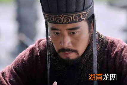 刘备兵败后为何不回成都,而留在白帝城呢?