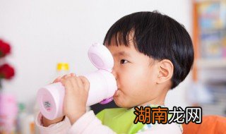 塑料水杯能泡奶粉吗有毒吗 塑料水杯能泡奶粉吗