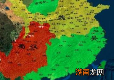 三国时期邓艾兵临成都后，蜀国大将都在哪里？