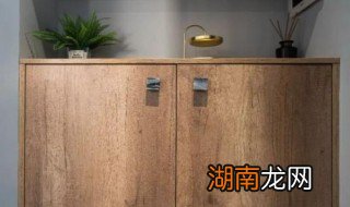 衣柜定制好还是木工做好