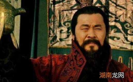 关羽为什么用曹操的封号而拒绝刘备的封赏呢?