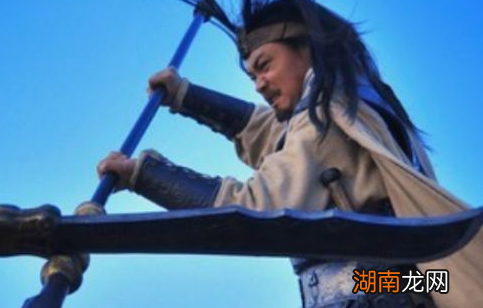 关羽为什么用曹操的封号而拒绝刘备的封赏呢?