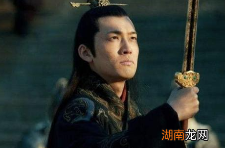 孙策明明有儿子，为何会把自己的位置传给孙权呢？