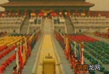 在古代春节时,皇帝是如何度过的?会做什么事情