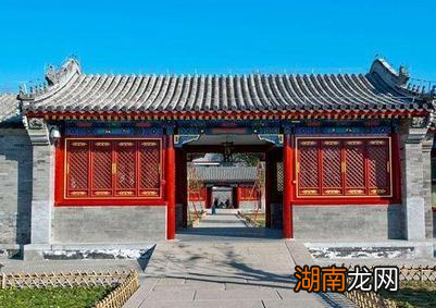 乾隆帝有17个皇子,为什么没有出现皇子夺嫡的情况?