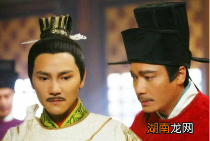 赵昚与养父赵构的禅位有何相似之处?赵昚为什么要禅位?