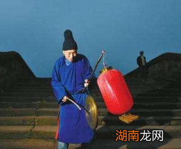 在古代古人是如何打更的？又是怎样区分时间的？