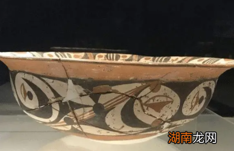 仰韶文化的遗址是谁首次发现的？都有哪些发现？