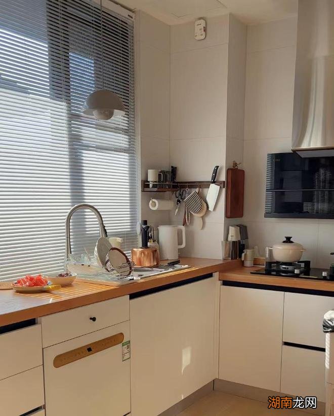 合肥宝妈花65万自装130㎡新家,可开合厨房+整屋原木,实用又治愈