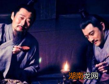 在赤壁之战中，火烧赤壁是谁提出来的?是诸葛亮吗