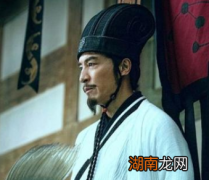 在赤壁之战中，火烧赤壁是谁提出来的?是诸葛亮吗