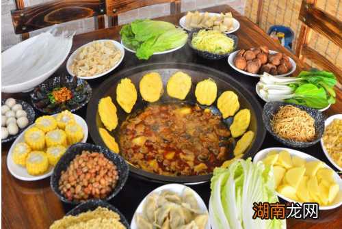 宋朝才大量普及铁锅，在这之前百姓如何做饭？