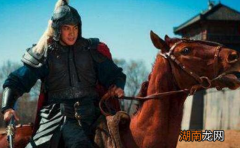 除了吕布外，三国还有哪些人能打败关羽呢？