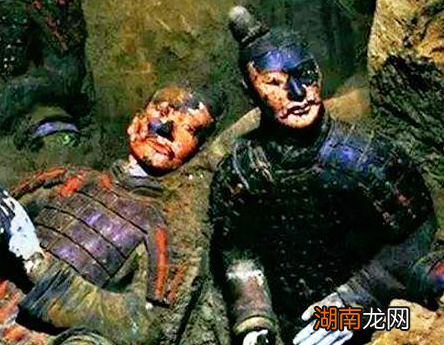 秦国时期的人为什么喜欢黑色 黑色代表着什么