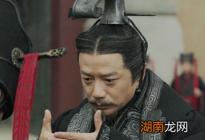 吕不韦本是卫国巨贾,为什么要弃商从政帮助嬴异人呢?