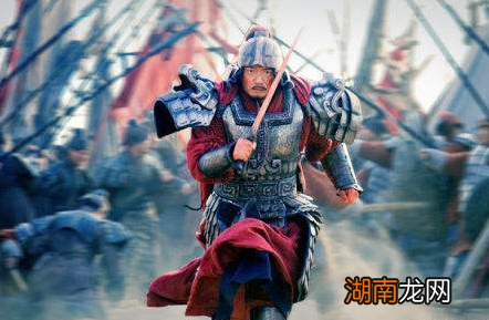 古代大臣高举皇帝免死金牌 皇帝又应该怎么处理这件事情