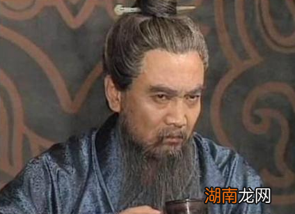 在文学方面，曹操和诸葛亮谁的成就更高？