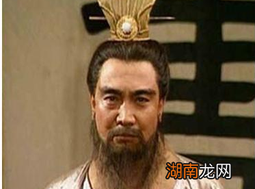 在文学方面，曹操和诸葛亮谁的成就更高？