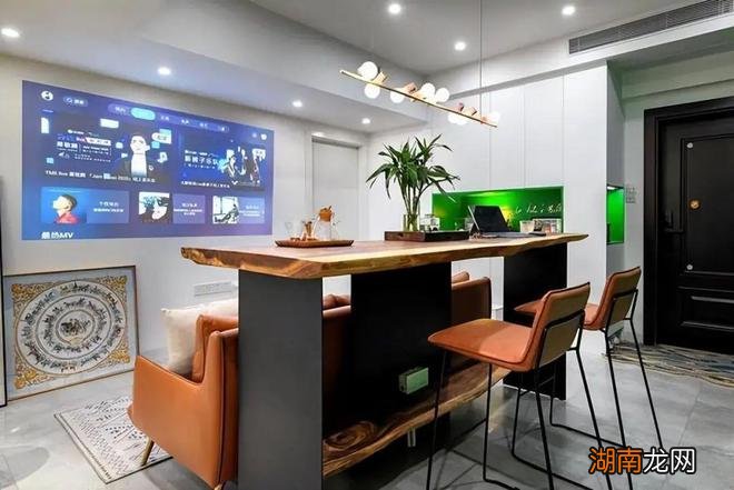 电视机应该挂墙上还是放柜子上？区别很大，大家别再搞错了！