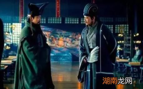 刘备派关羽镇守荆州是出于哪些考虑呢?