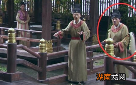 古代太监手里为什么总拿着一个拂尘 这个东西到底有什么作用